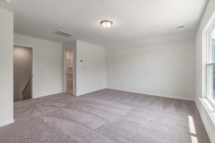 Spacious, unfurnished interior of a new home in Parker's Preserve, Ridgeville (Image 37).