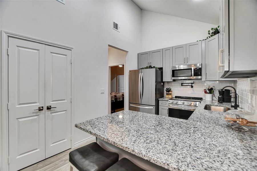 Furnished interior view inside a new home in Lake Conroe Village, Montgomery (Image 12).