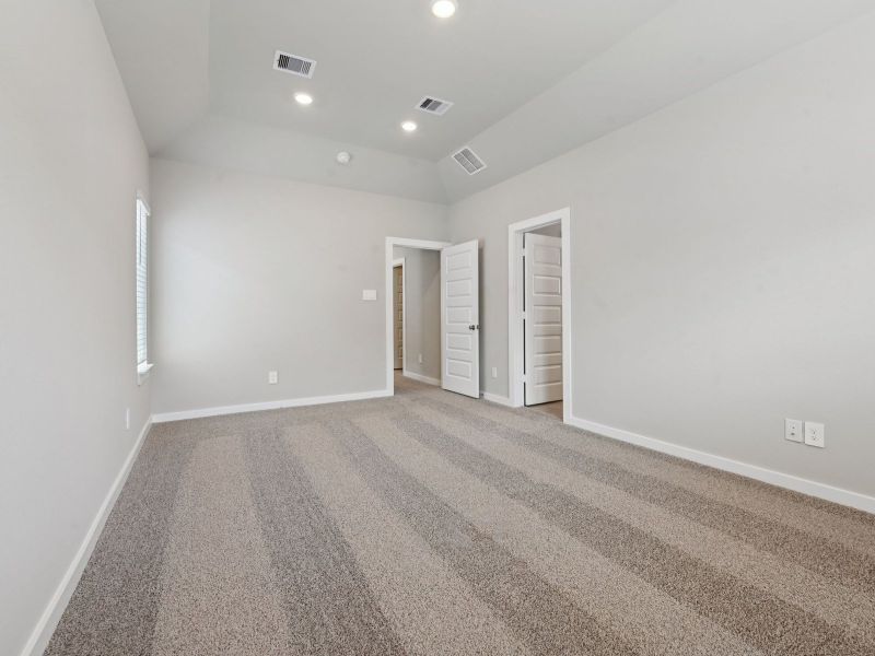 Spacious, unfurnished interior of a new home in Pinewood Trails - City Series, Atascocita (Image 24).