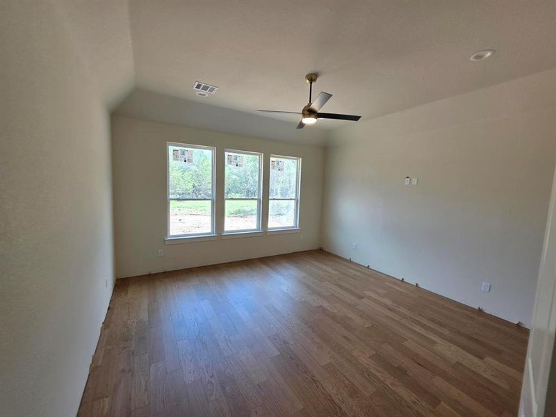 Spacious, unfurnished interior of a new home in Timberview Preserves, Weatherford (Image 6).