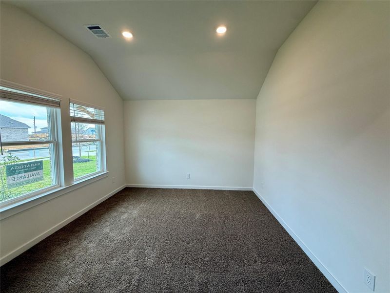 Spacious, unfurnished interior of a new home in Ashland, Angleton (Image 15).