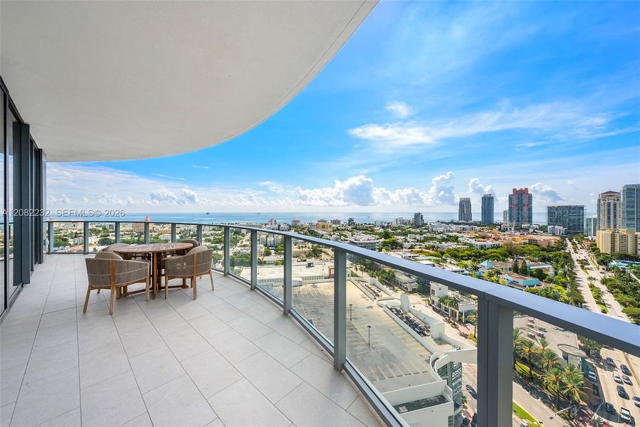 Condo located in Miami Beach, FL showcasing its design and architecture (Image 30).