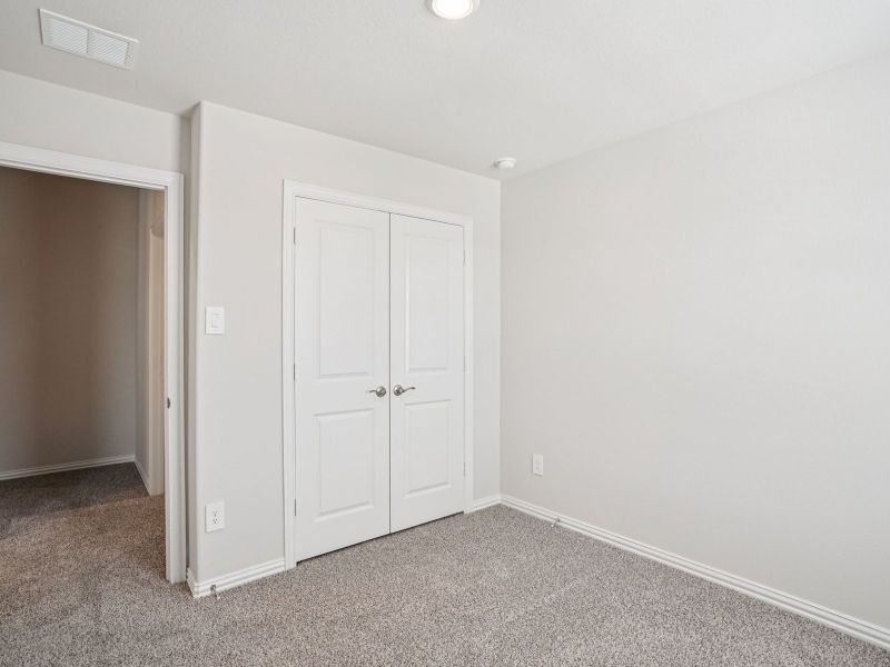 Spacious, unfurnished interior of a new home in Westmoor, Sherman (Image 23).