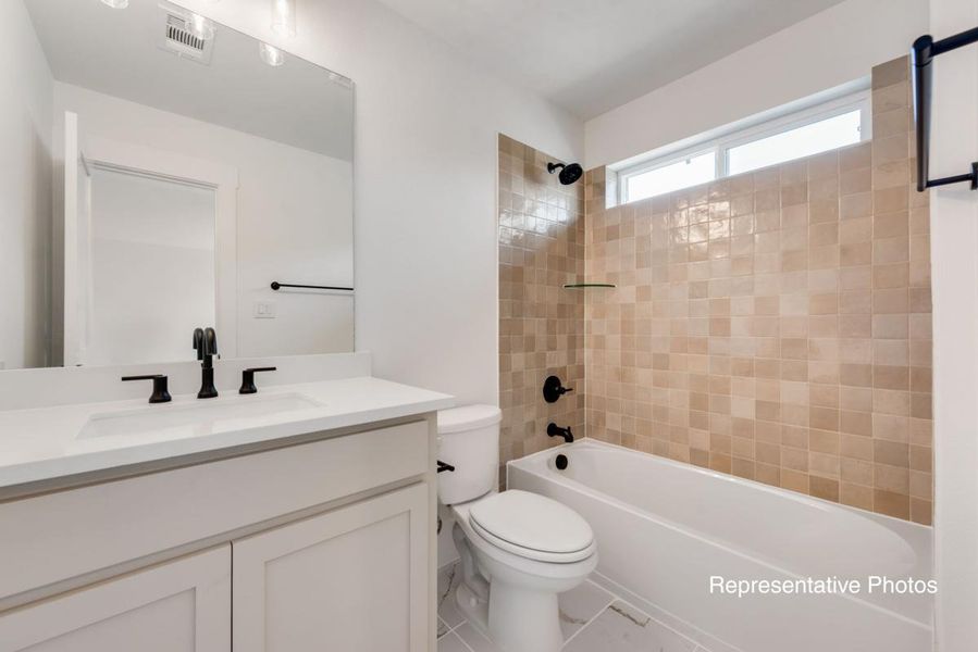 Representative furnished interior of a home built from the Grandview by Grand Homes in Silverleaf Estates in Frisco, Frisco (Image 11).