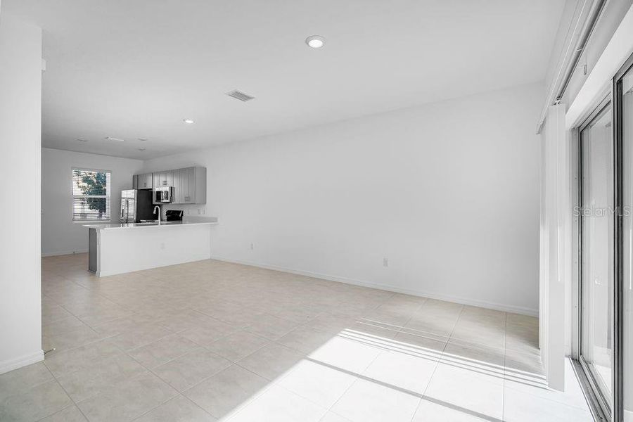 Spacious, unfurnished interior of a new home in The Townhomes at Skye Ranch, Sarasota (Image 23).