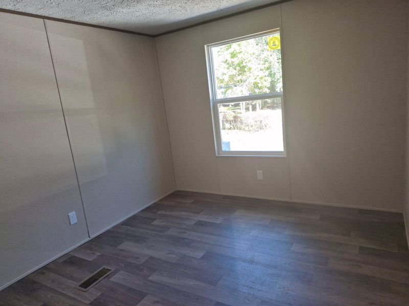 Spacious, unfurnished interior of a new home in , Walterboro (Image 15).