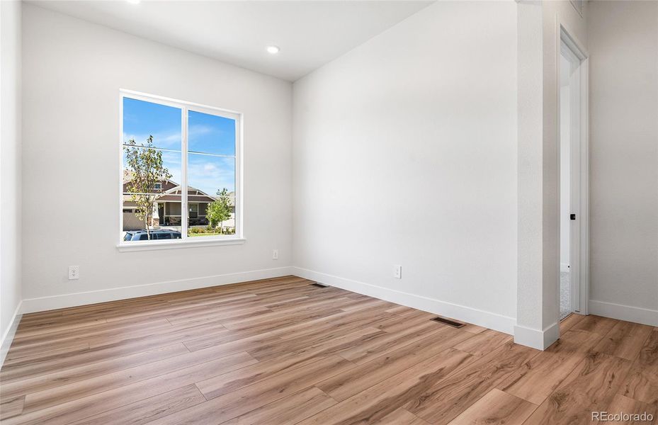 Spacious, unfurnished interior of a new home in Hilltop at Inspiration, Aurora (Image 19).