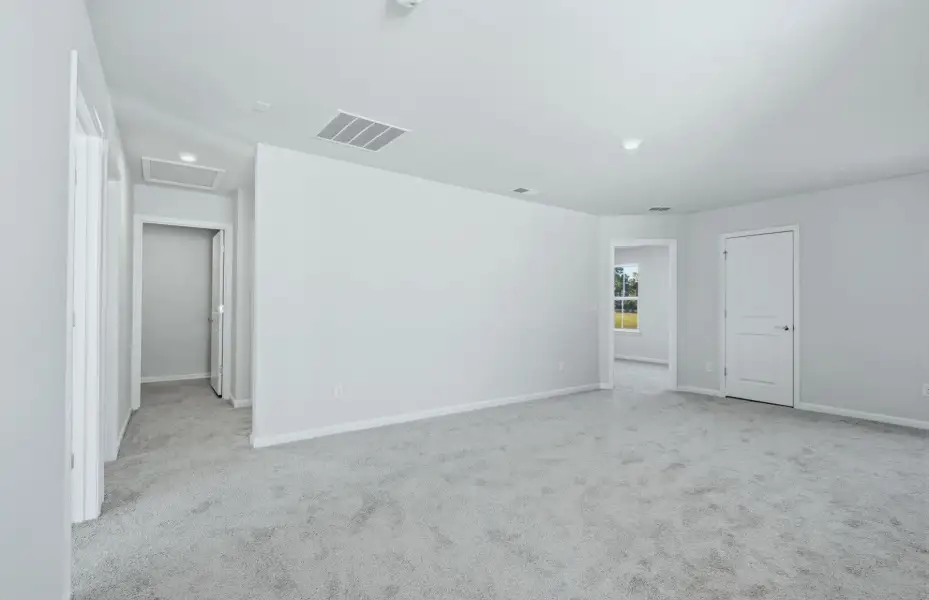 Spacious, unfurnished interior of a new home in Crestview, Spartanburg (Image 17).