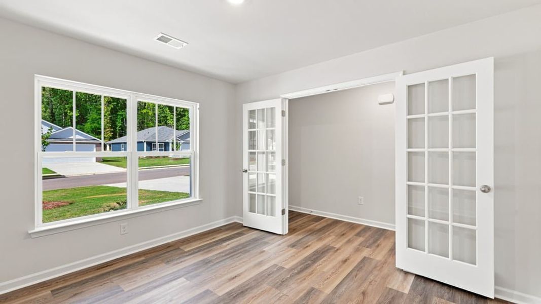 Spacious, unfurnished interior of a new home in Bentley Park, Greenwood (Image 16).