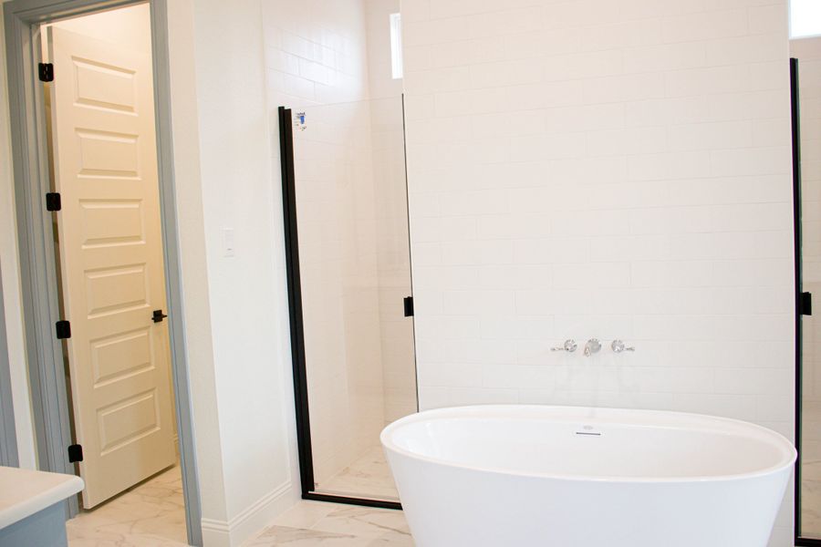 Representative furnished interior of a home built from the Hudson House by Trinity Classic Homes in Freeman Ranch, Weatherford (Image 11).