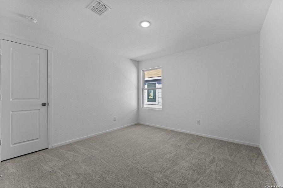 Spacious, unfurnished interior of a new home in Friendship Oaks, Fredericksburg (Image 17).
