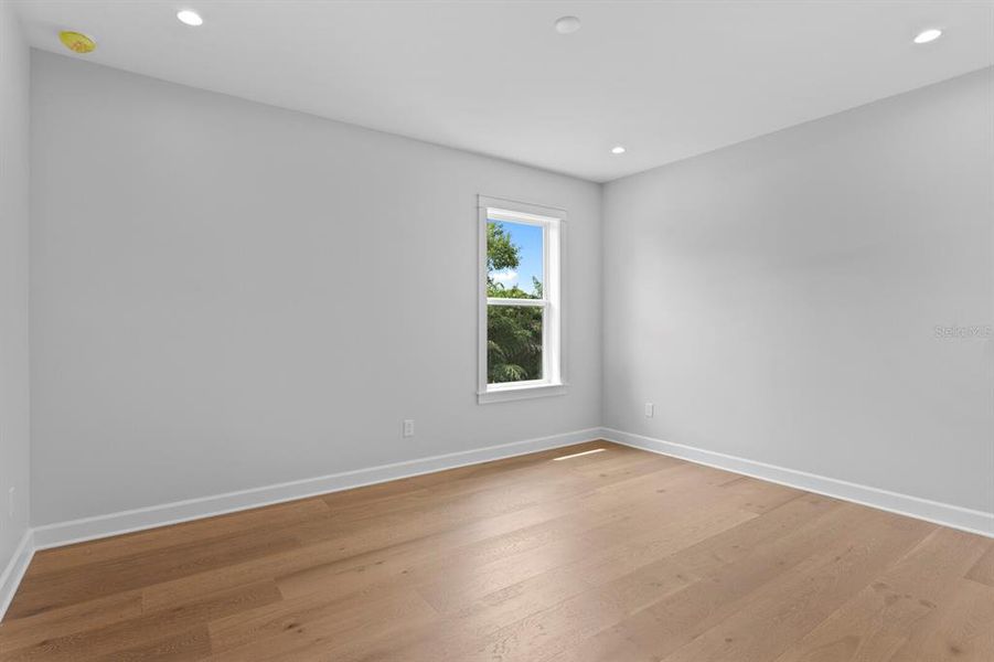 Spacious, unfurnished interior of a new home in , Tampa (Image 53).