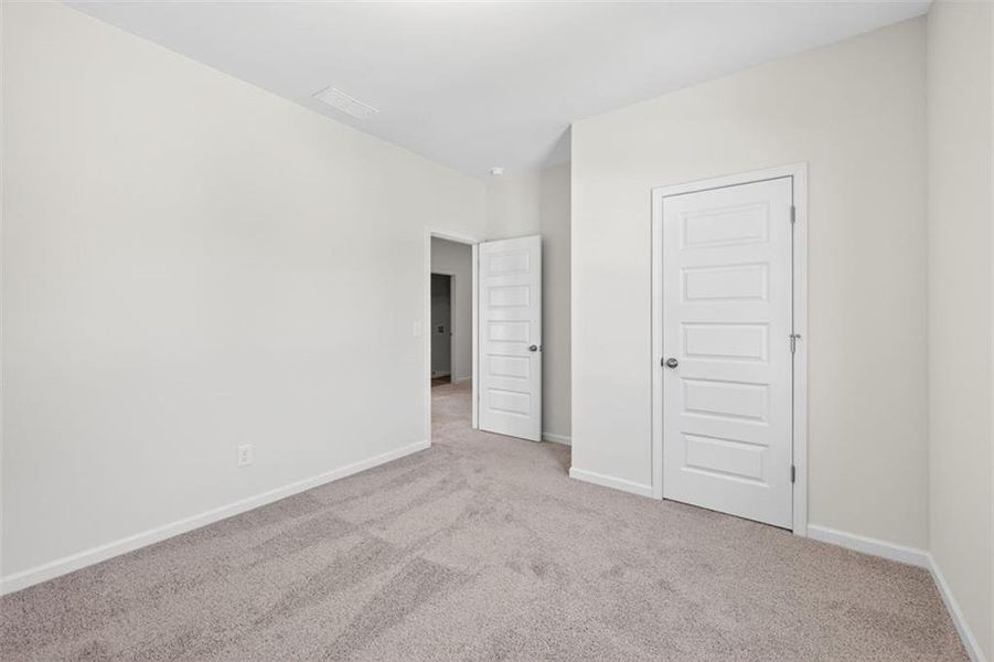 Spacious, unfurnished interior of a new home in Longbrooke, Rome (Image 27).