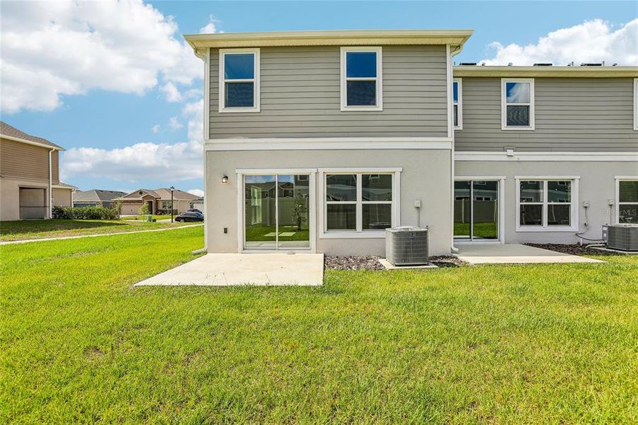 Exterior details and patio area of a home in , Lake Wales (Image 3).