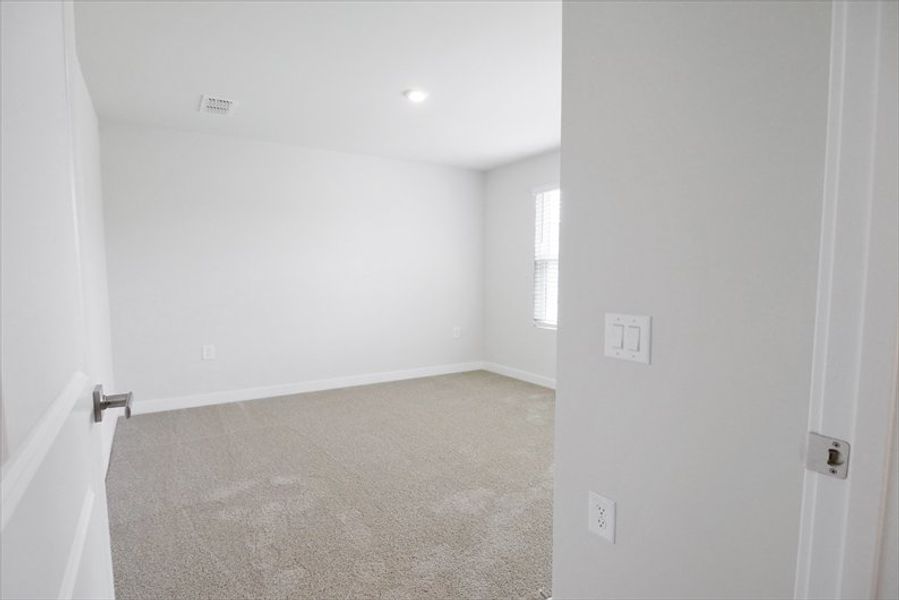 Spacious, unfurnished interior of a new home in Waverly Springs, Woodruff (Image 13).
