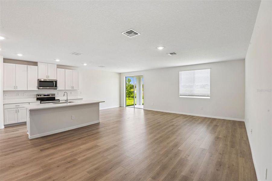 Spacious, unfurnished interior of a new home in Two Rivers - Classic Series, Zephyrhills (Image 25).