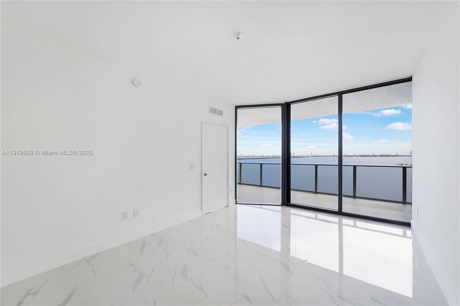 Spacious, unfurnished interior of a new home in , Miami (Image 16).