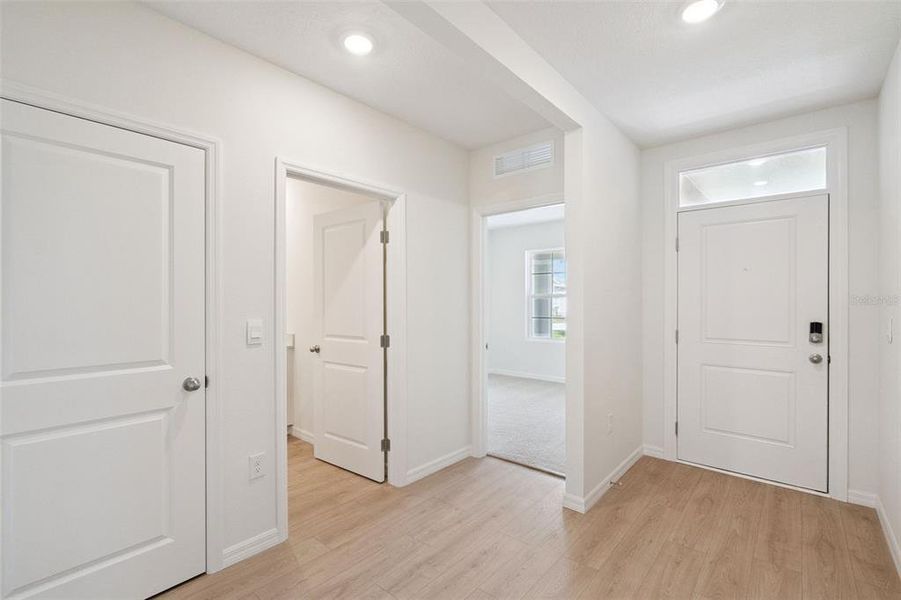 Spacious, unfurnished interior of a new home in , Daytona Beach (Image 20).