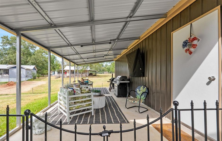 Exterior details and patio area of a home in , Livingston (Image 20).