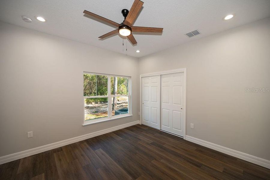 Spacious, unfurnished interior of a new home in , Deland (Image 27).