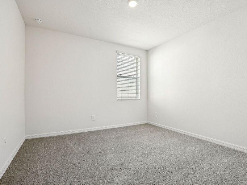 Spacious, unfurnished interior of a new home in The Reserve at Twin Lakes, St. Cloud (Image 12).