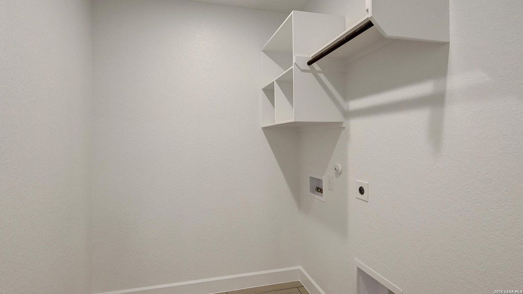 Spacious, unfurnished interior of a new home in Corley Farms, Boerne (Image 20).