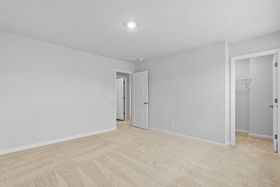 Spacious, unfurnished interior of a new home in Fieldstone, Lexington (Image 27).
