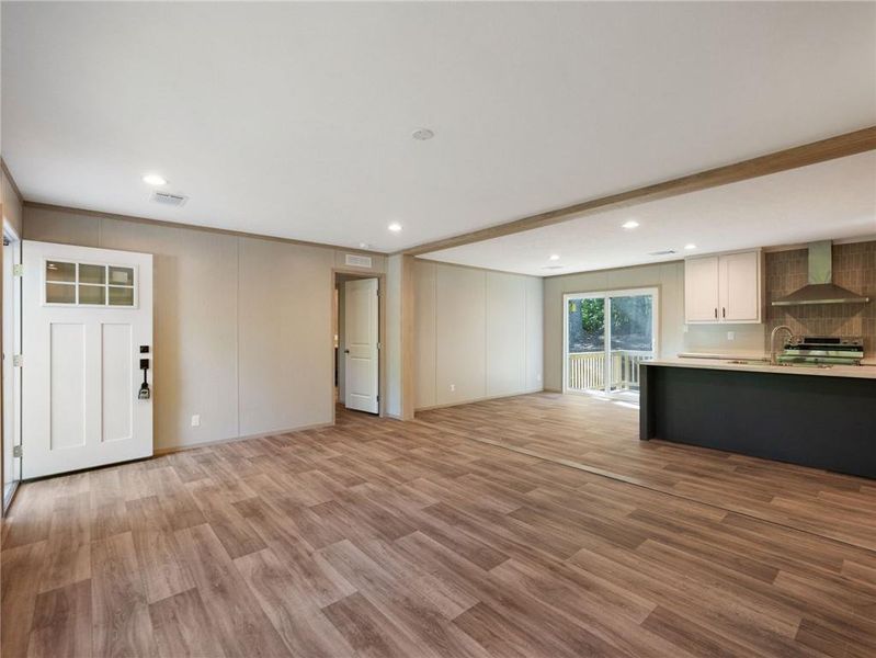 Spacious, unfurnished interior of a new home in , Gainesville (Image 30).