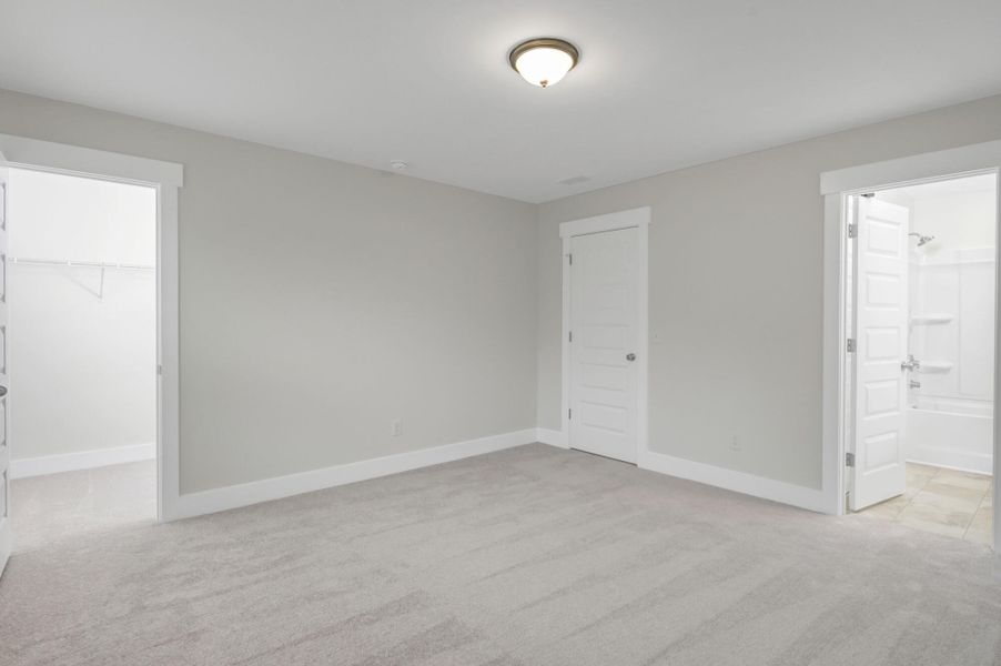 Spacious, unfurnished interior of a new home in Ashton Lakes, Lexington (Image 25).