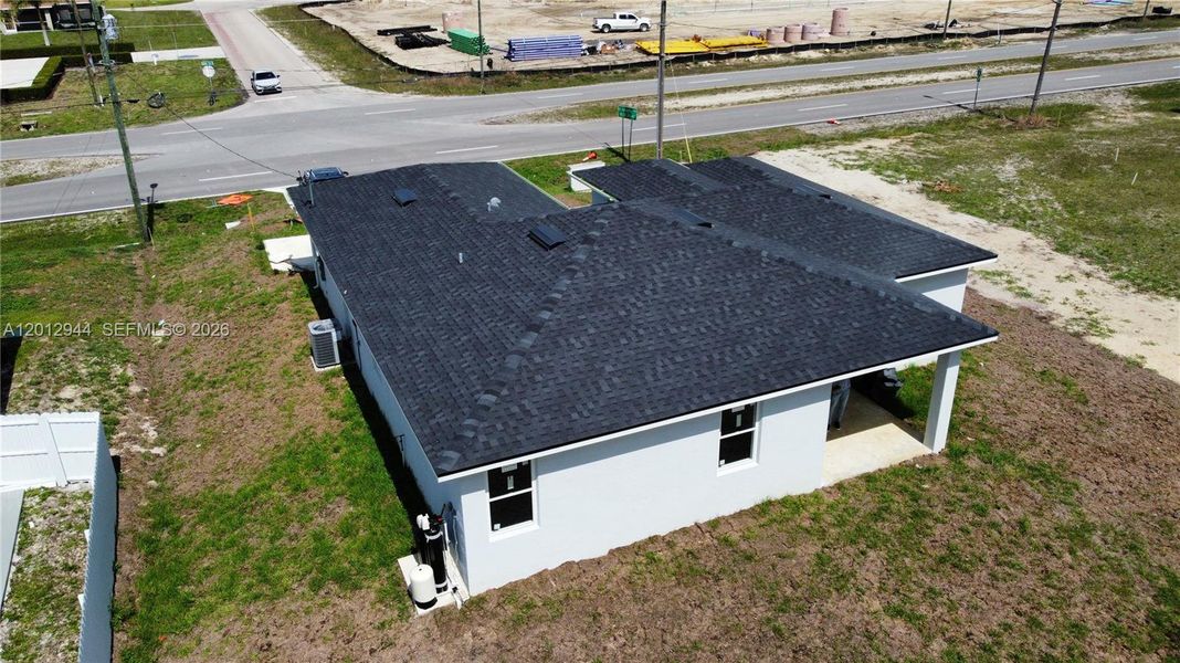 Exterior details and patio area of a home in , Cape Coral (Image 18).