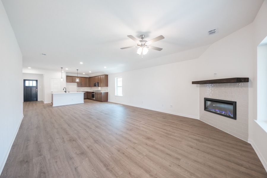 Spacious, unfurnished interior of a new home in Whitewing Trails, Princeton (Image 16). Spacious, unfurnished interior of a new home in Whitewing Trails, Princeton (Image 16).
