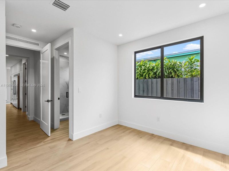 Spacious, unfurnished interior of a new home in , Miami (Image 48).