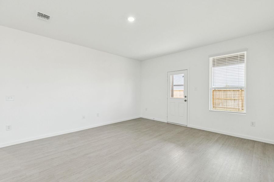 Spacious, unfurnished interior of a new home in Windcress, Cove (Image 20).