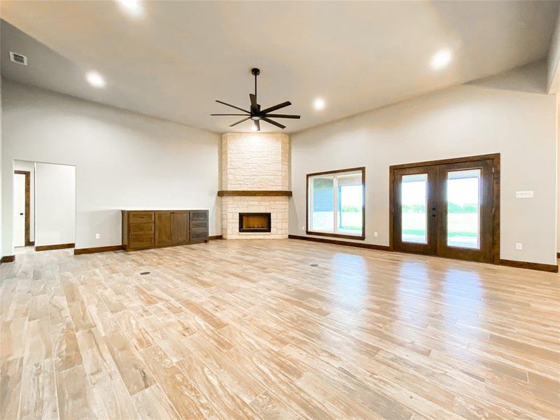 Spacious, unfurnished interior of a new home in , Tuscola (Image 25).
