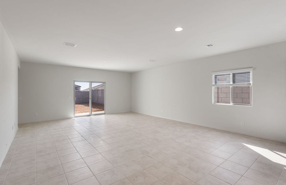 Spacious, unfurnished interior of a new home in Copper Falls, Buckeye (Image 14).
