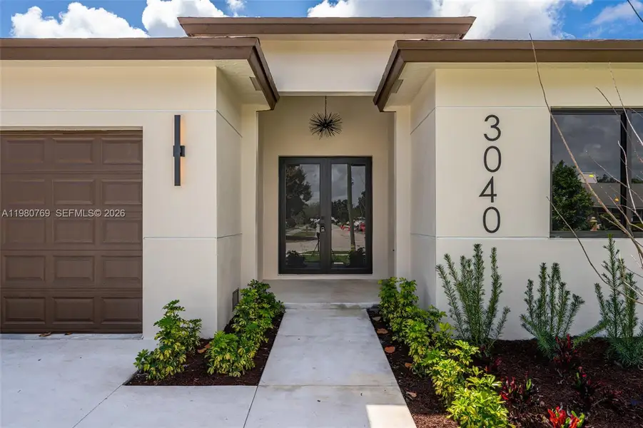 Exterior details and patio area of a home in , Fort Lauderdale (Image 4).