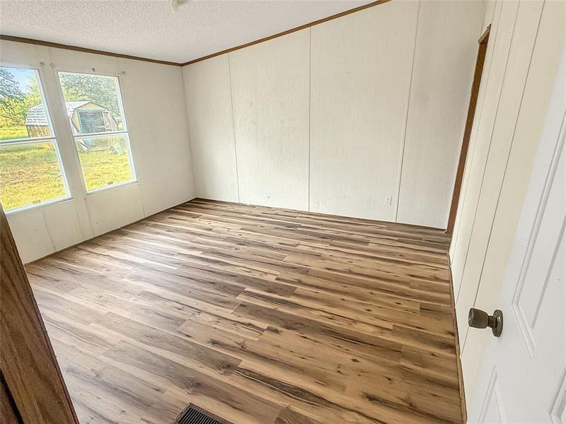 Spacious, unfurnished interior of a new home in , Eastland (Image 7).