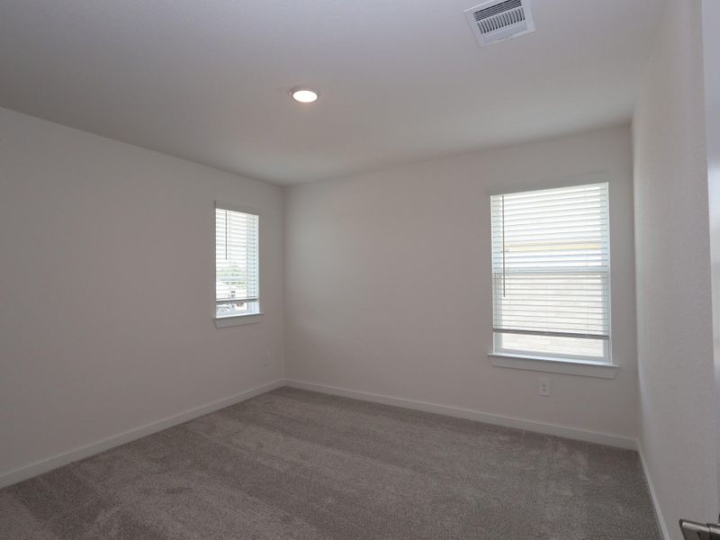 Spacious, unfurnished interior of a new home in Lone Star Landing, Montgomery (Image 19).
