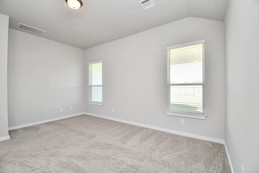 Escape and relax in the exquisite primary suite, a haven to unwind after a long day. The spacious room, boasts plush carpeting, soothing paint tones, high ceilings, and expansive windows adorned with privacy blinds. Escape and relax in the exquisite primary suite, a haven to unwind after a long day. The spacious room, boasts plush carpeting, soothing paint tones, high ceilings, and expansive windows adorned with privacy blinds.