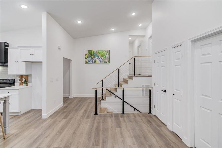 Spacious, unfurnished interior of a new home in , Gainesville (Image 17).