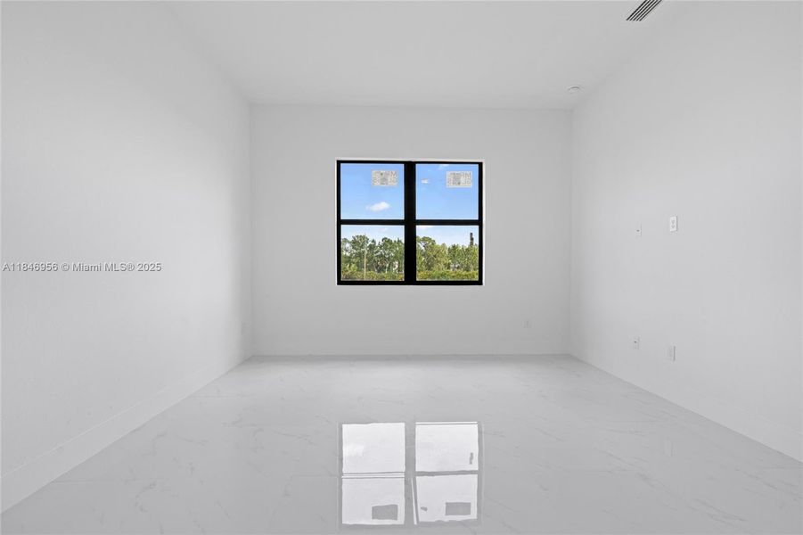 Spacious, unfurnished interior of a new home in , Lehigh Acres (Image 13).