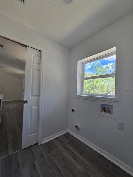 Spacious, unfurnished interior of a new home in , Ocala (Image 5).