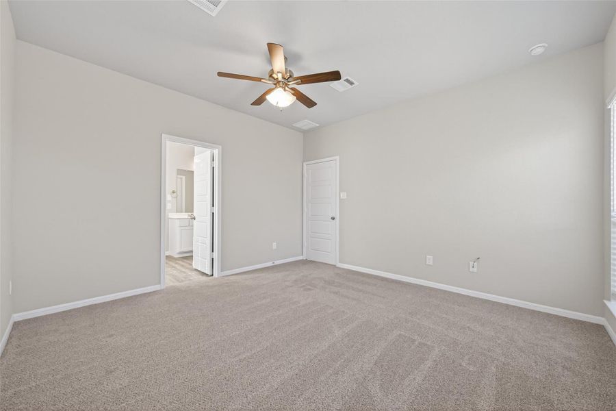 Spacious, unfurnished interior of a new home in Woodland Lakes, Huffman (Image 38).