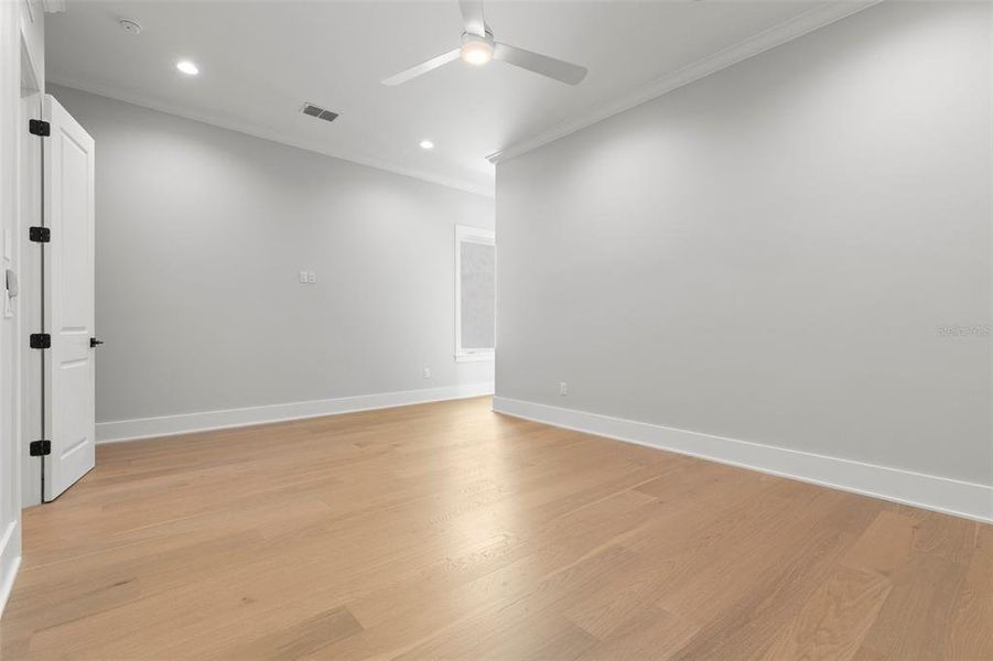 Spacious, unfurnished interior of a new home in , Tampa (Image 22).