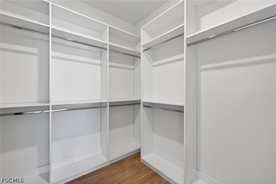 Spacious, unfurnished interior of a new home in Cape Coral, Cape Coral (Image 27).