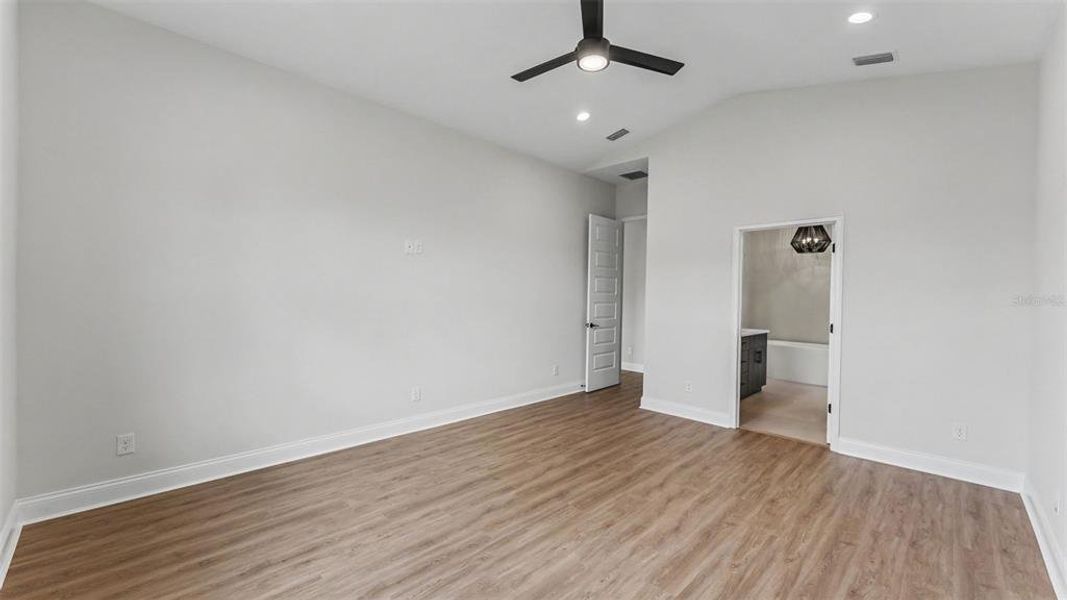 Spacious, unfurnished interior of a new home in , Lakeland (Image 30).