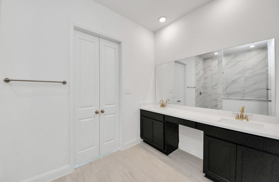 Messina Primary Bathroom