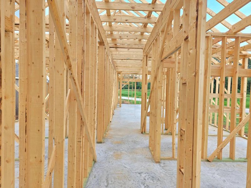 Spacious, unfurnished interior of a new home in Sienna 40', Missouri City (Image 4).