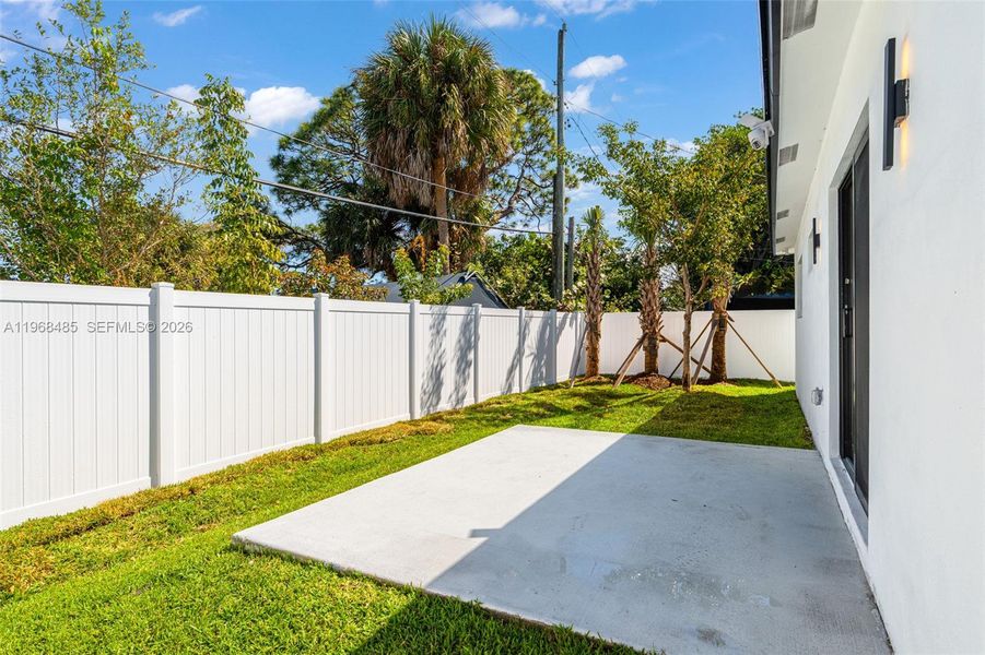 Exterior details and patio area of a home in , Fort Lauderdale (Image 19).