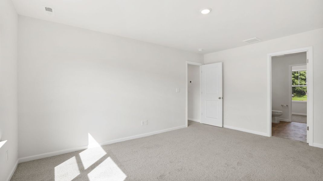 Spacious, unfurnished interior of a new home in Wildbrook Village, Waynesville (Image 27).